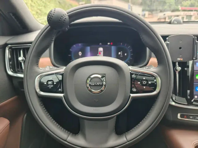 Volvo S90 — Фото автомобиля 12