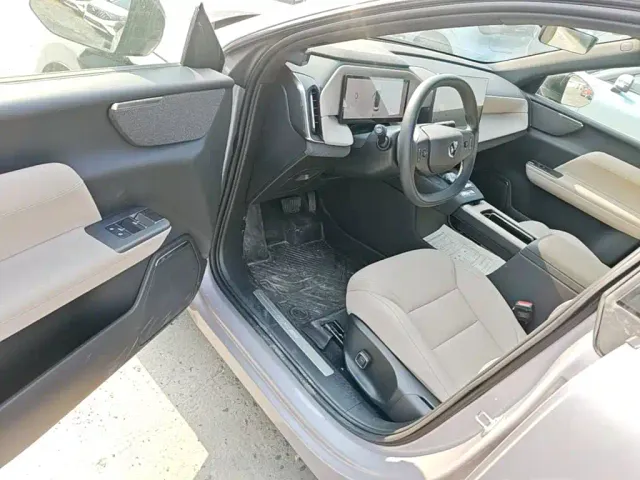 Volvo XC70 Plug-in Hybrid — Фото автомобиля 15