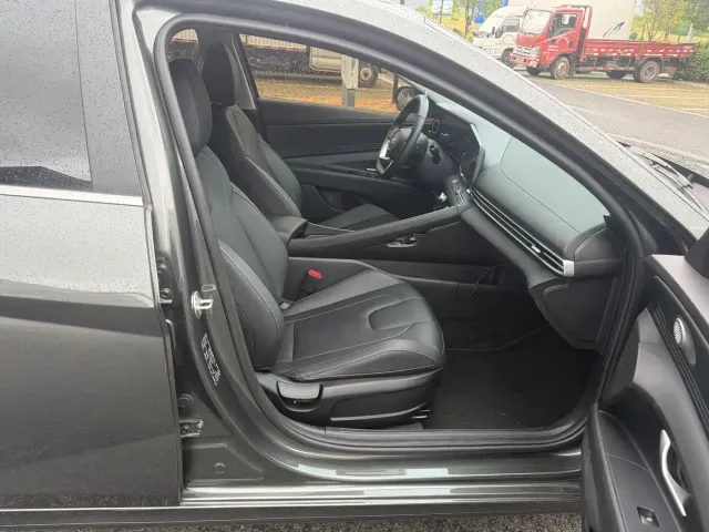 Hyundai Elantra — Фото автомобиля 10