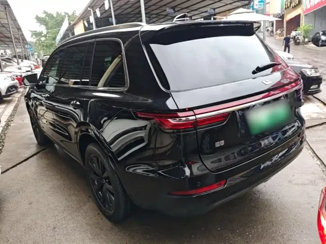 Li Auto ONE — Фото автомобиля 4