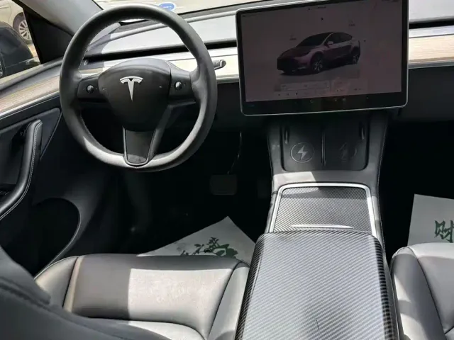 Tesla Model Y — Фото автомобиля 5