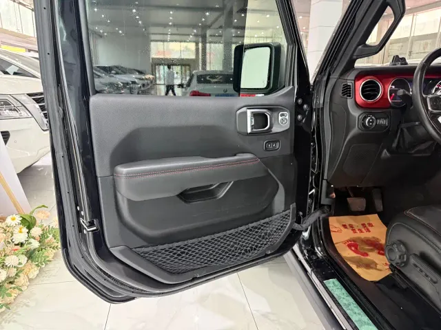 Jeep Wrangler — Фото автомобиля 4