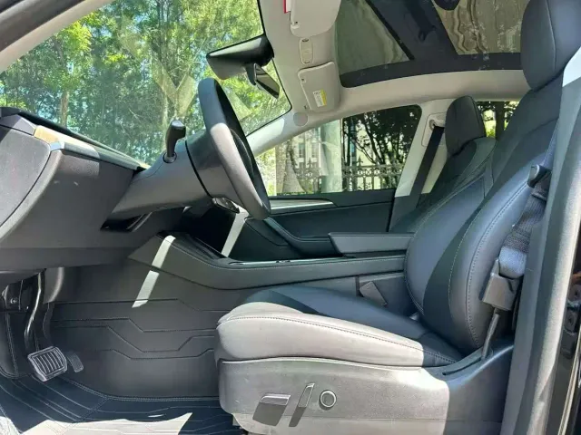Tesla Model Y — Фото автомобиля 8