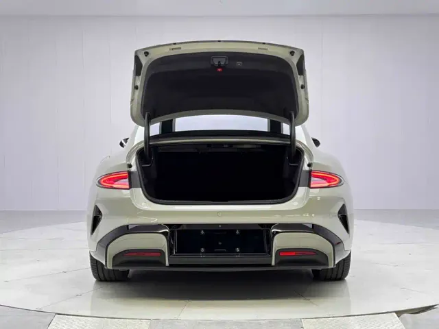 Xiaomi SU7 — Фото автомобиля 9