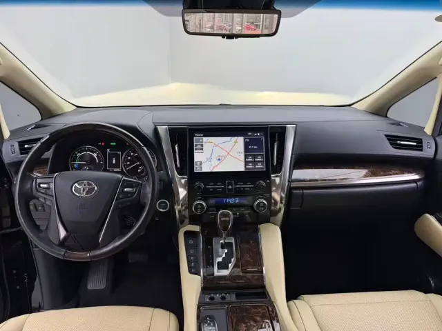 Toyota Alphard — Фото автомобиля 6
