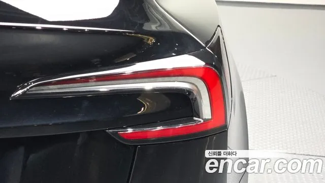 Tesla Model 3 — Фото автомобиля 21
