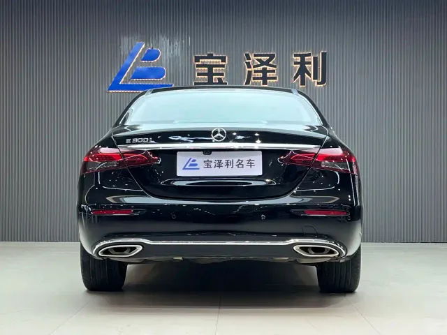 Mercedes-Benz E-Class — Фото автомобиля 4