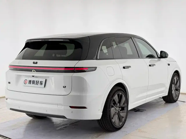 Li Auto L7 — Фото автомобиля 15