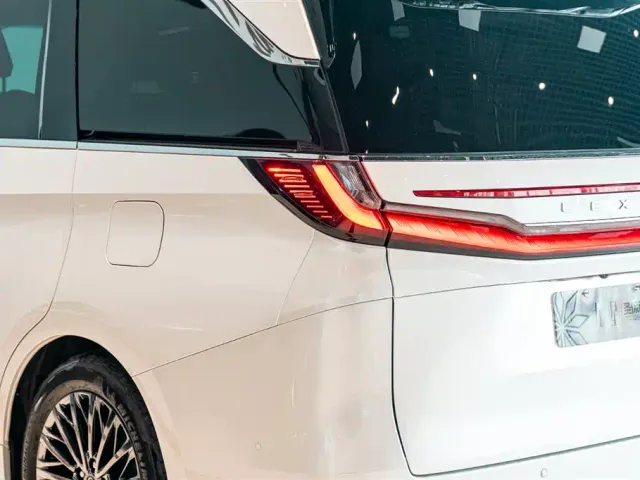 Lexus LM — Фото автомобиля 20