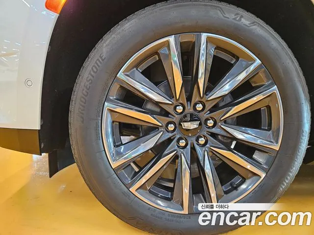 Cadillac Escalade — Фото автомобиля 5
