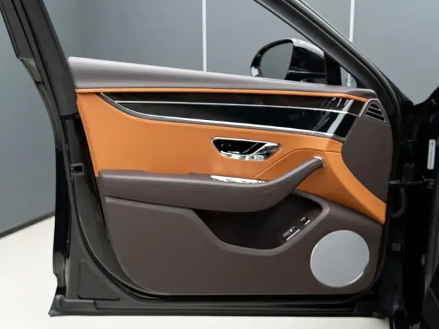 Bentley Flying Spur — Фото автомобиля 9