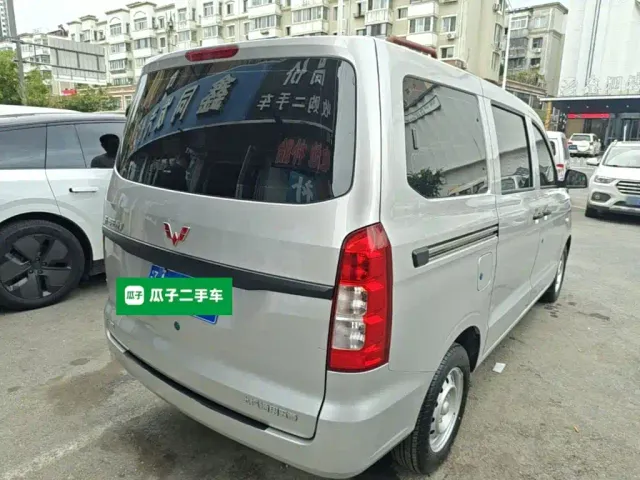 Wuling Hongguang V — Фото автомобиля 6