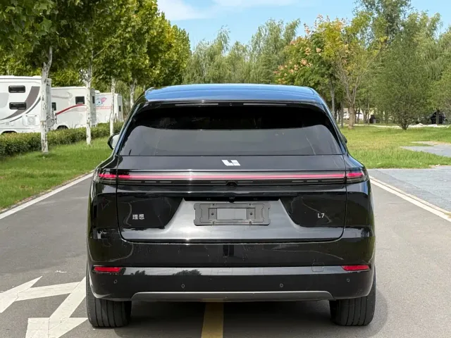 Li Auto L7 — Фото автомобиля 16