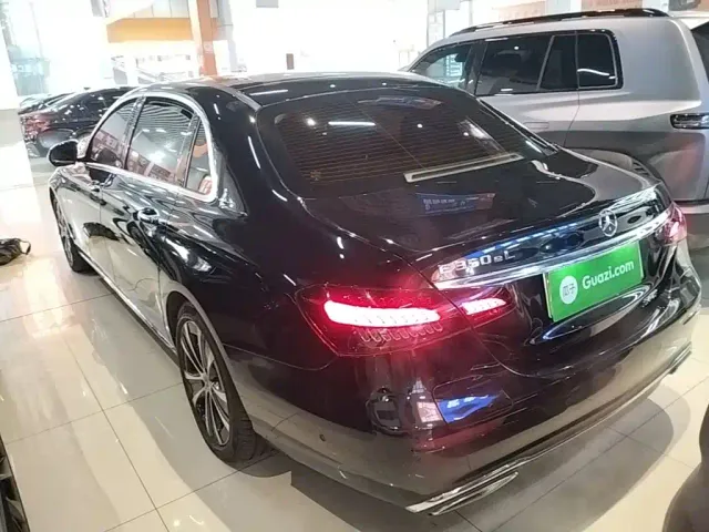 Mercedes-Benz E-Class — Фото автомобиля 4