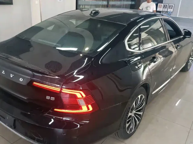 Volvo S90 — Фото автомобиля 2