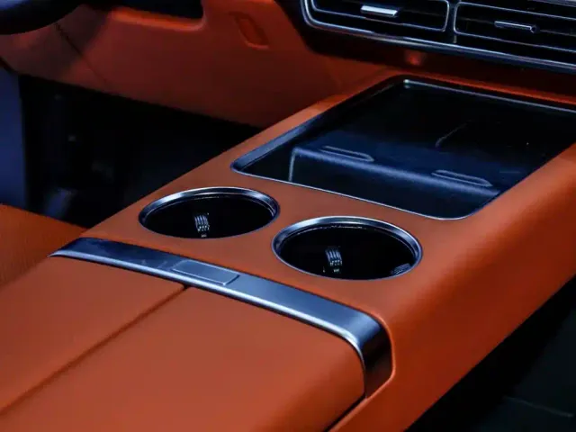 Li Auto L8 — Фото автомобиля 19