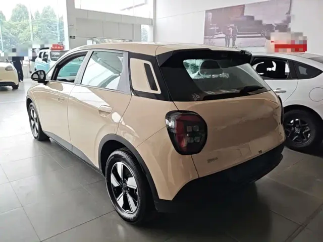 GAC Aion UT — Фото автомобиля 4