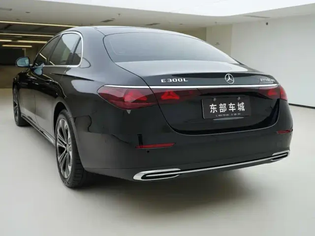 Mercedes-Benz E-Class — Фото автомобиля 4
