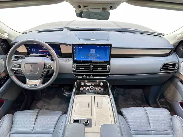 Lincoln Navigator — Фото автомобиля 6