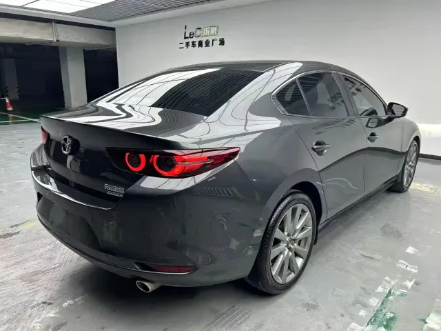 Mazda Axela — Фото автомобиля 6
