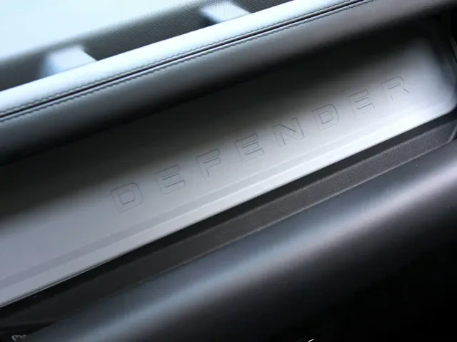Land Rover Defender — Фото автомобиля 18