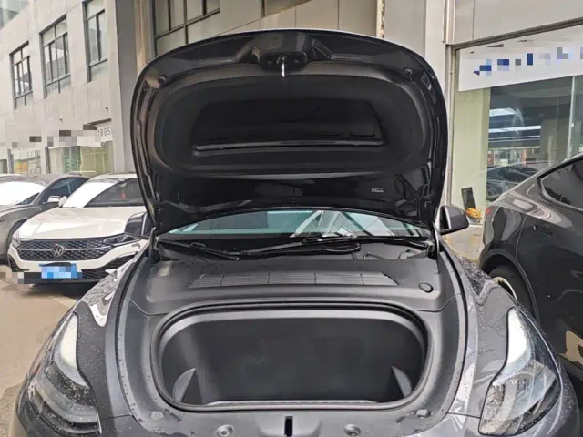 Tesla Model Y — Фото автомобиля 19