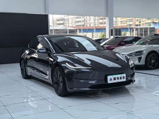 Tesla Model 3 — Фото автомобиля 3