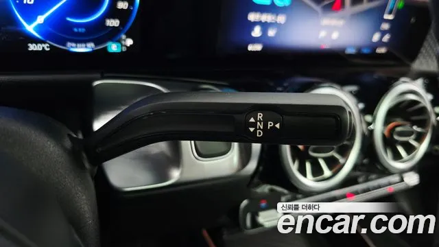 Mercedes-Benz EQB — Фото автомобиля 9