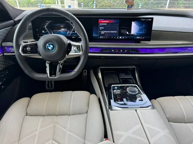 BMW i7 M70L — Фото автомобиля 11