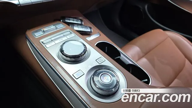 Genesis GV70 — Фото автомобиля 9