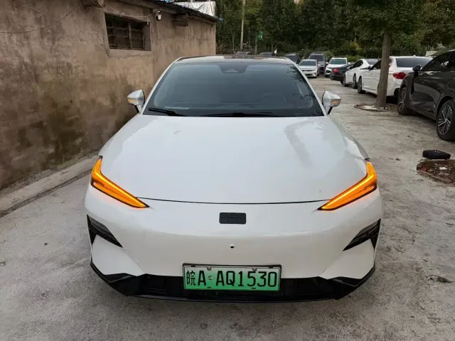 Geely Galaxy E8 — Фото автомобиля 2