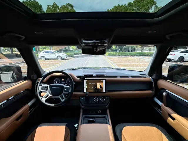 Land Rover Defender — Фото автомобиля 7