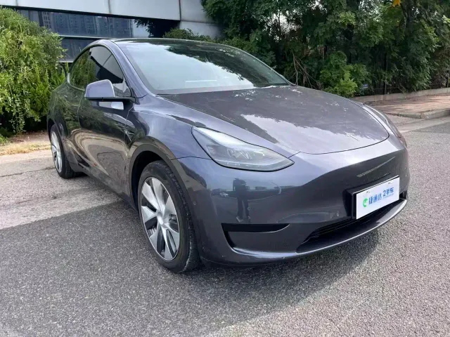 Tesla Model Y — Фото автомобиля 5
