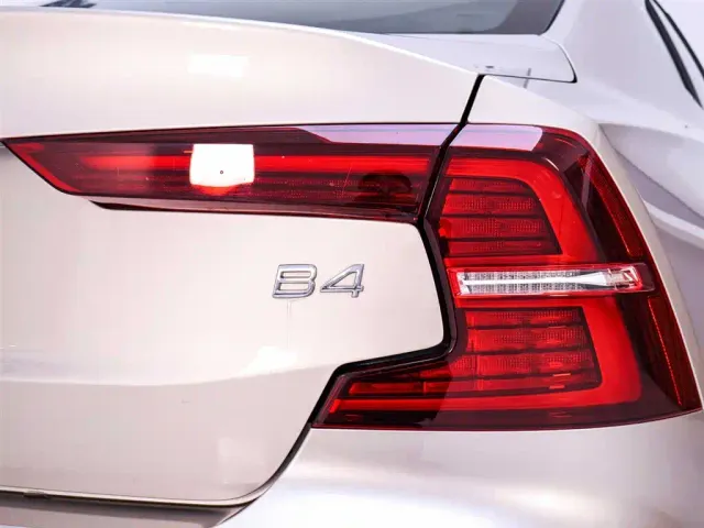 Volvo S60 — Фото автомобиля 9