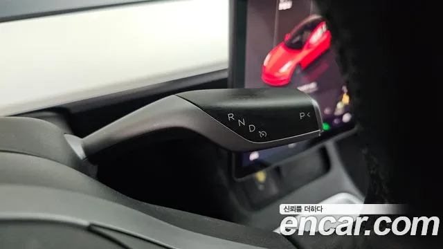Tesla Model 3 — Фото автомобиля 12