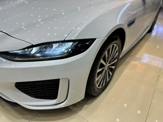 Jaguar XEL — Фото автомобиля 4