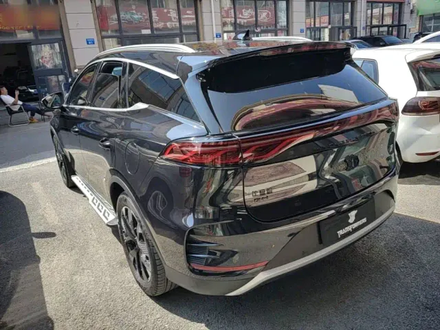 BYD Tang — Фото автомобиля 4