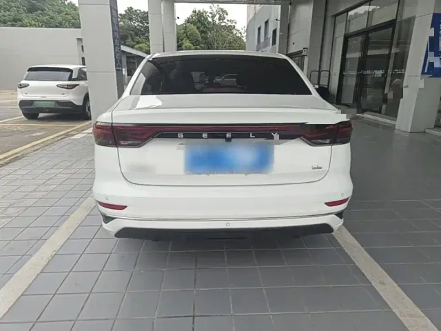 Geely Emgrand — Фото автомобиля 5