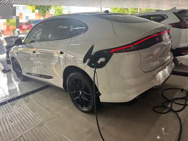 IM Motors LS6 — Фото автомобиля 12