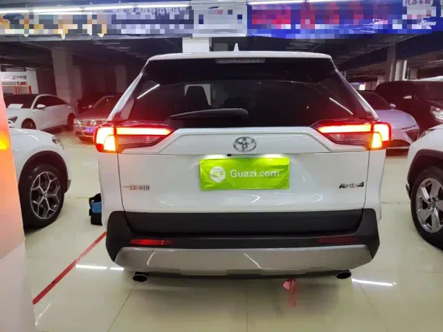 Toyota RAV4 — Фото автомобиля 5