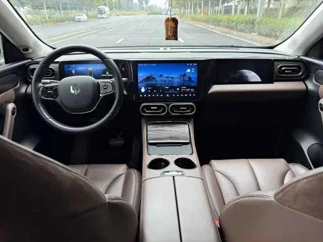 Leapmotor C11 — Фото автомобиля 21