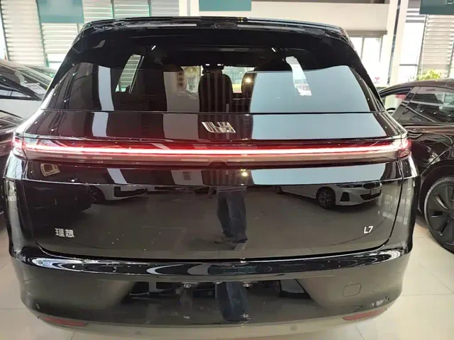 Li Auto L7 — Фото автомобиля 5