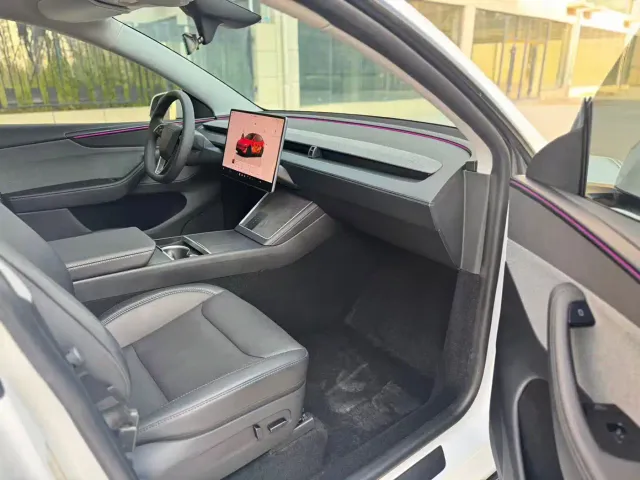 Tesla Model Y — Фото автомобиля 9