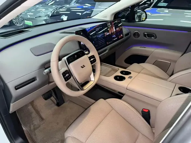 Li Auto i8 — Фото автомобиля 19