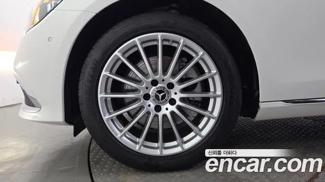 Mercedes-Benz E-Class — Фото автомобиля 5
