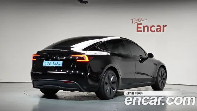 Tesla Model 3 — Фото автомобиля 2