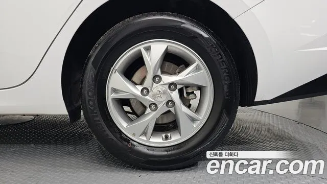 Hyundai AVANTE Avante (CN7) — Фото автомобиля 21