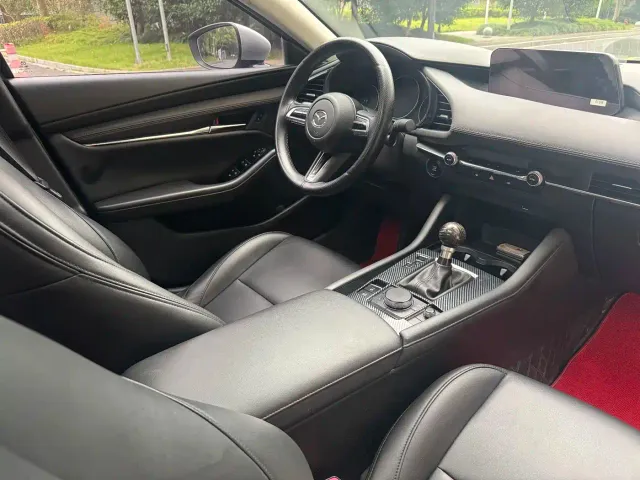 Mazda Axela — Фото автомобиля 9