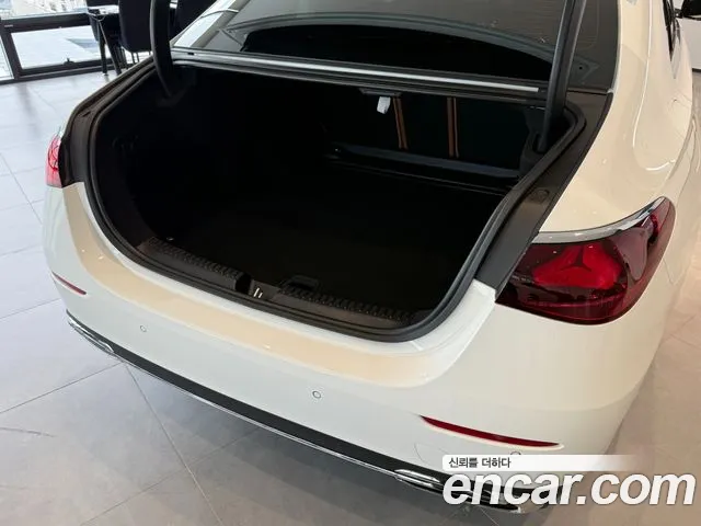 Mercedes-Benz E-Class — Фото автомобиля 10