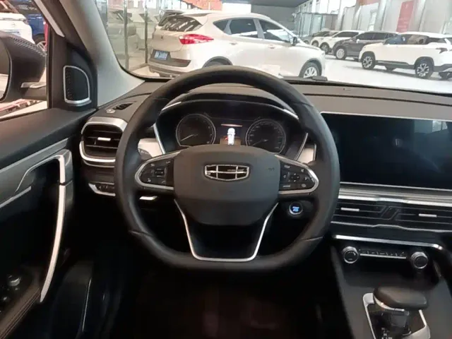 Geely Binyue — Фото автомобиля 10